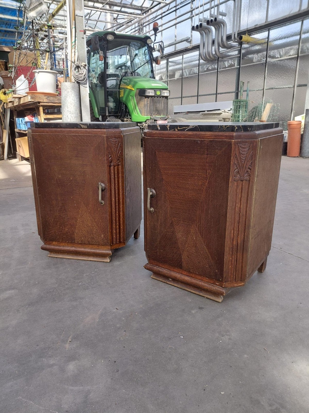 Paire de tables de chevet antiques/art déco — Chêne et marbr, Enlèvement ou Envoi, Moins de 45 cm, Utilisé, 55 à 70 cm