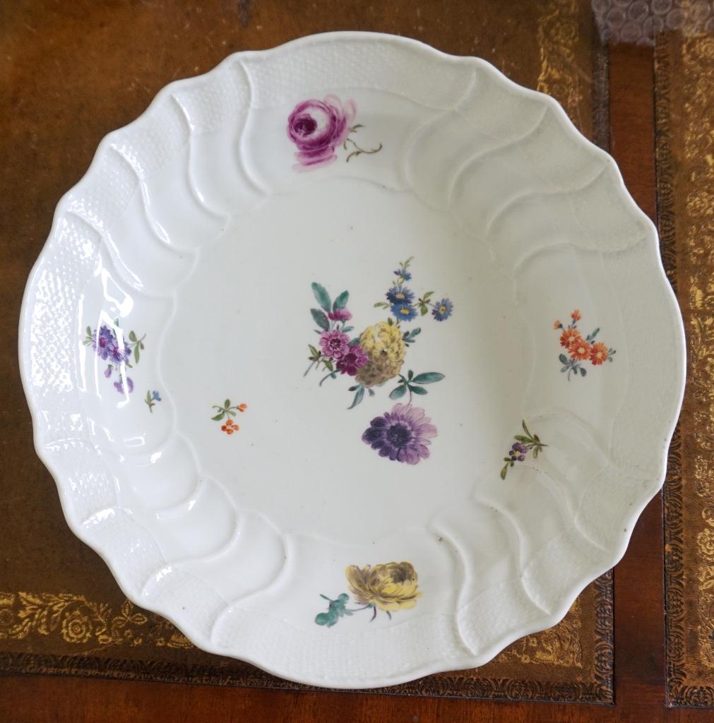 Ancien Plat En Porcelaine De Meissen 18ème Siècle, Antiquités & Art, Enlèvement ou Envoi