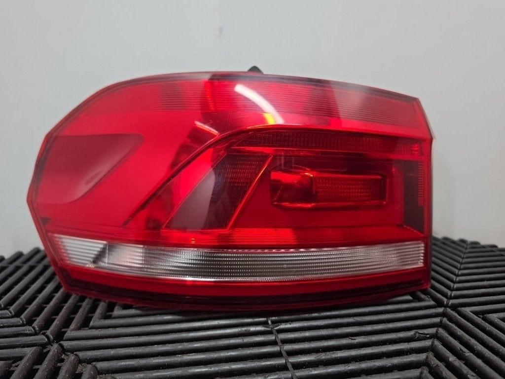 ACHTERLICHT LINKS Touran (5T1) (|5TA945095A|90084783|), Gebruikt, Volkswagen, Valeo, 100, rue de Courcelles
75017  Paris, FR