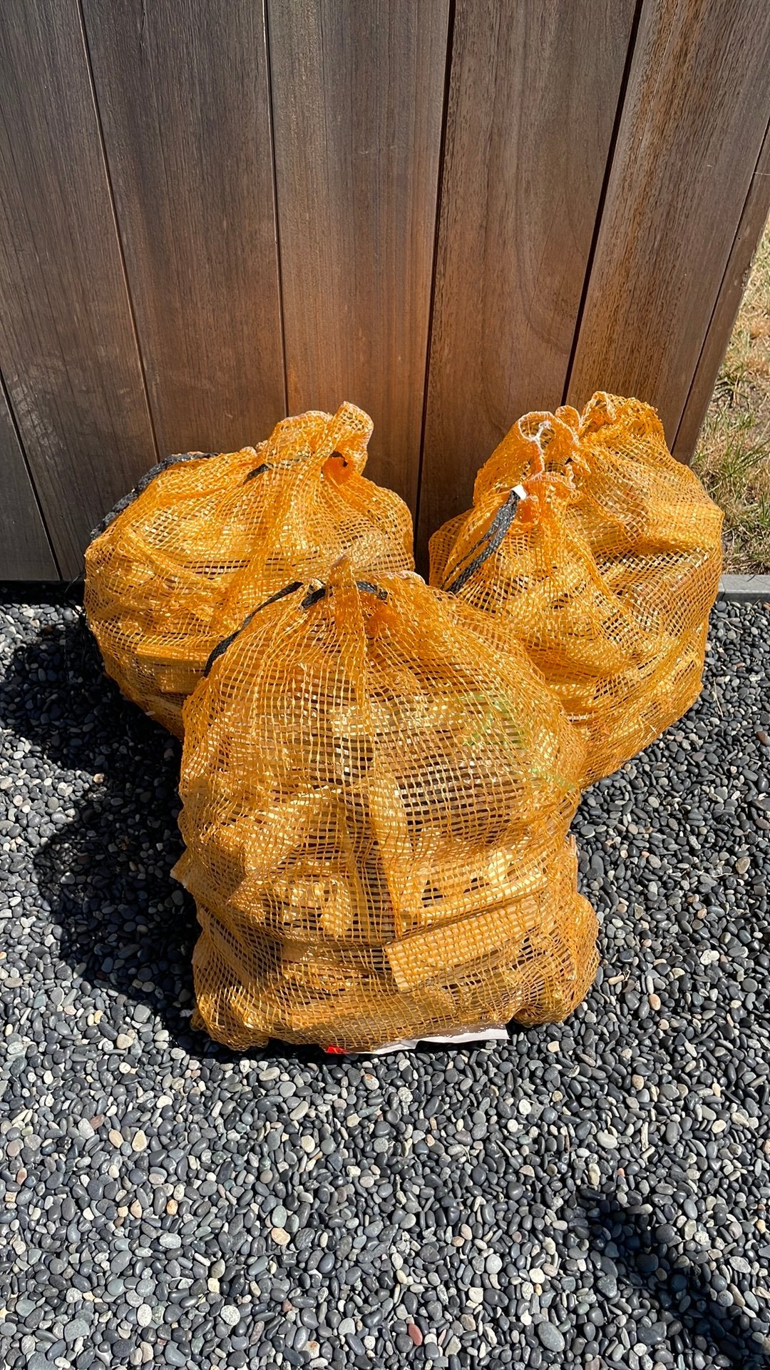 3 nieuwe zakjes aanmaakhout, Tuin en Terras, Brandhout, Minder dan 3 m³, Ophalen, Overige houtsoorten, Blokken