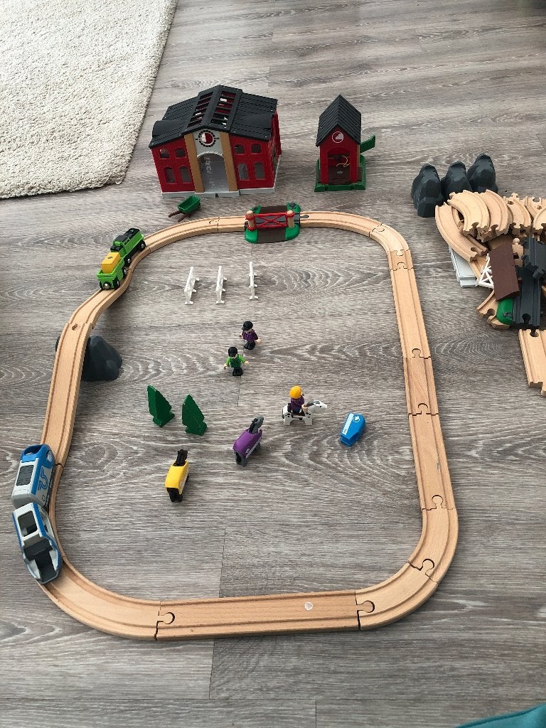 Houten treinbaan met accessoires (BRIO), Kinderen en Baby's, Speelgoed | Houten speelgoed, Ophalen, Gebruikt