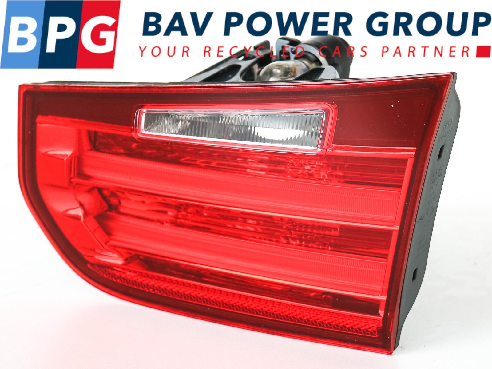 PANNEAU ARRIÈRE DROIT AVEC LAMPE BMW 3 serie (F30), Utilisé, BMW, Petuelring 130
80809  München, DE, Bayerische Motoren Werke AG