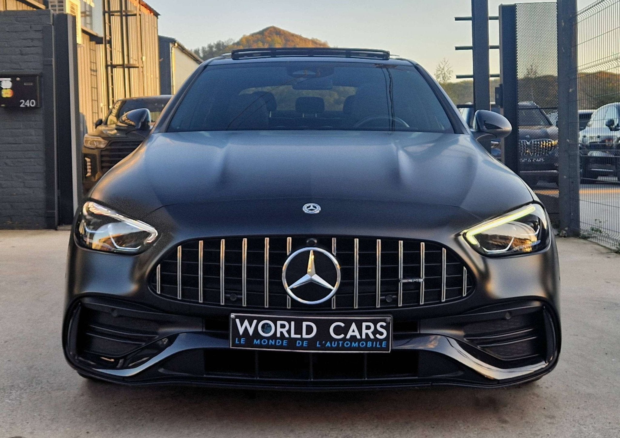 Mercedes-Benz C-Klasse 180 AMG Line - NOIR MAT - TOIT PANO -, 4 deurs, Gebruikt, 4 cilinders, Zwart