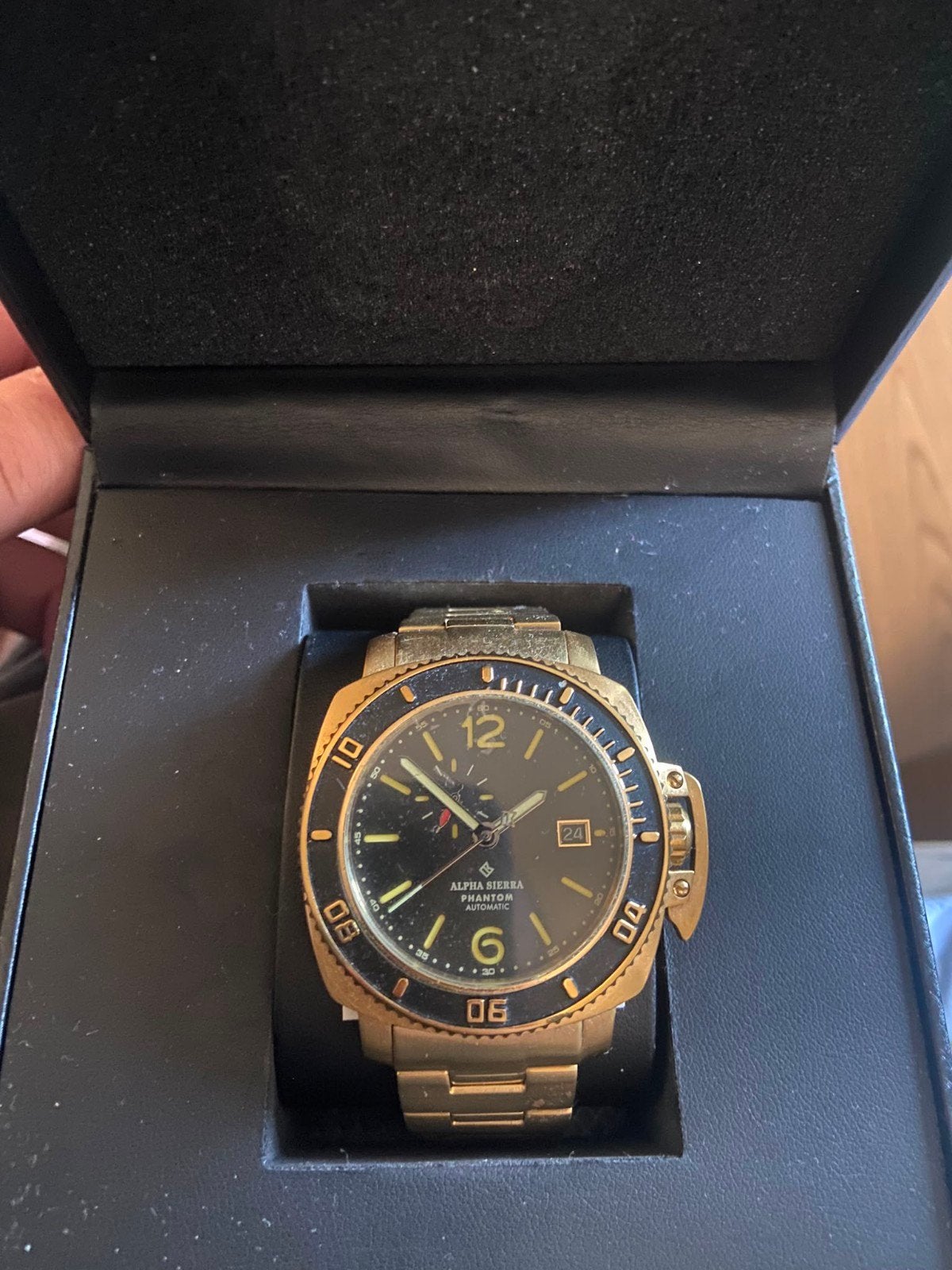 Montre Alpha Sierra, Enlèvement