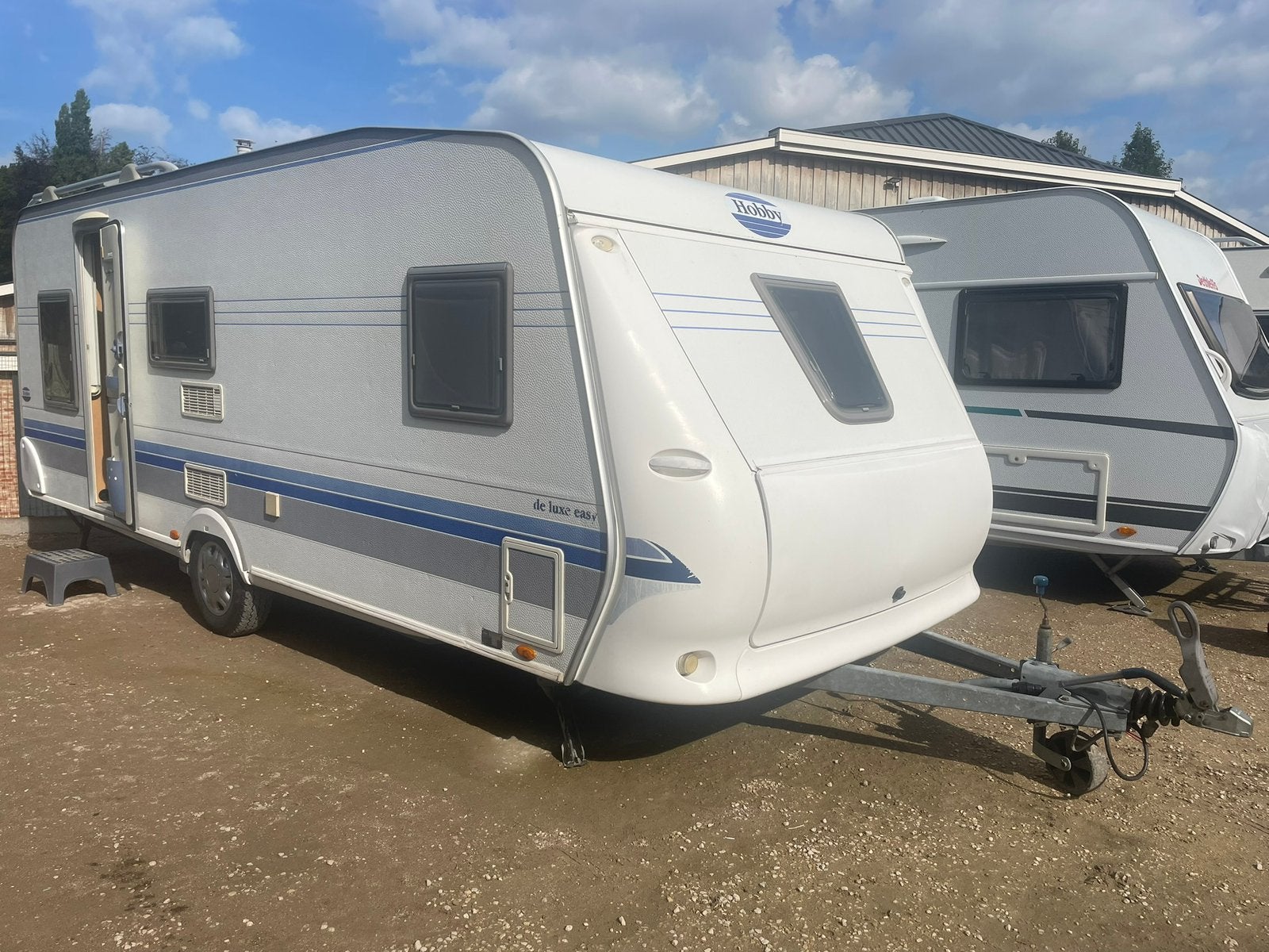 6 persoons Hobby 560KMFE + Mover + zonnepaneel + stapelbed, Rondzit, Hobby, Frans bed, Bedrijf