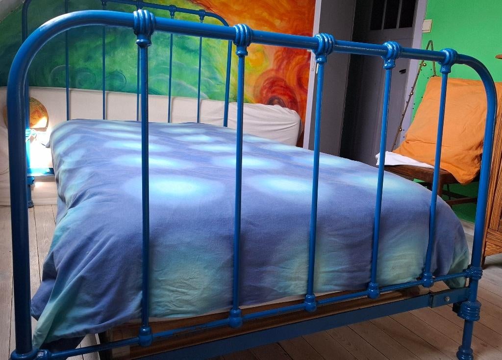 Ijzeren antiek bed blauw, Antiek en Kunst, Ophalen