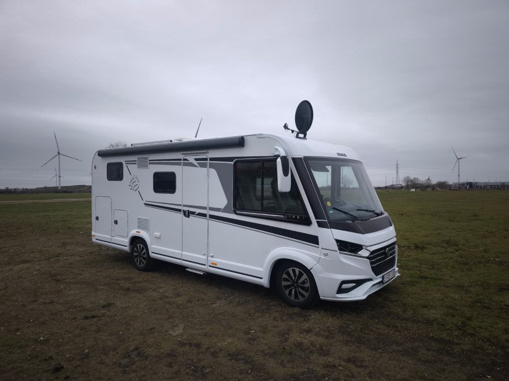 Mobilhome Knaus Live i 650 MEG 01/2024 NIEUWSTAAT, Caravans en Kamperen, Mobilhomes, Chemisch toilet, Standaard zit, Ringverwarming