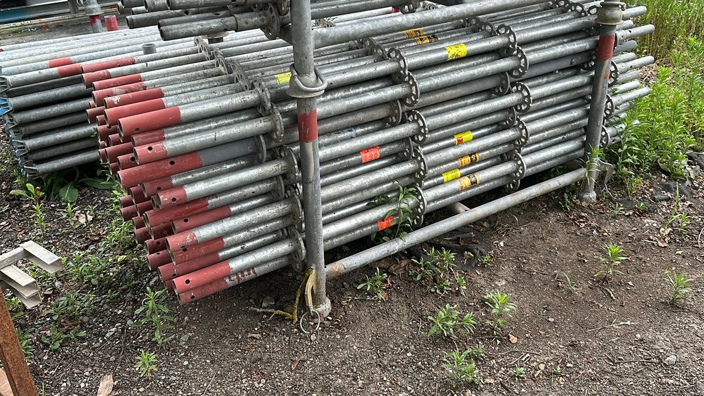 Stelling staanders 2m (layher systeem), Doe-het-zelf en Bouw, Ophalen, Zo goed als nieuw, Gevelsteiger, Minder dan 2 meter