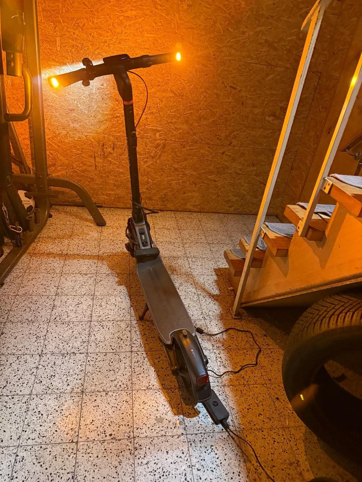 Elektrische scooter met gratis slot, Fietsen en Brommers, Steps, Ophalen of Verzenden