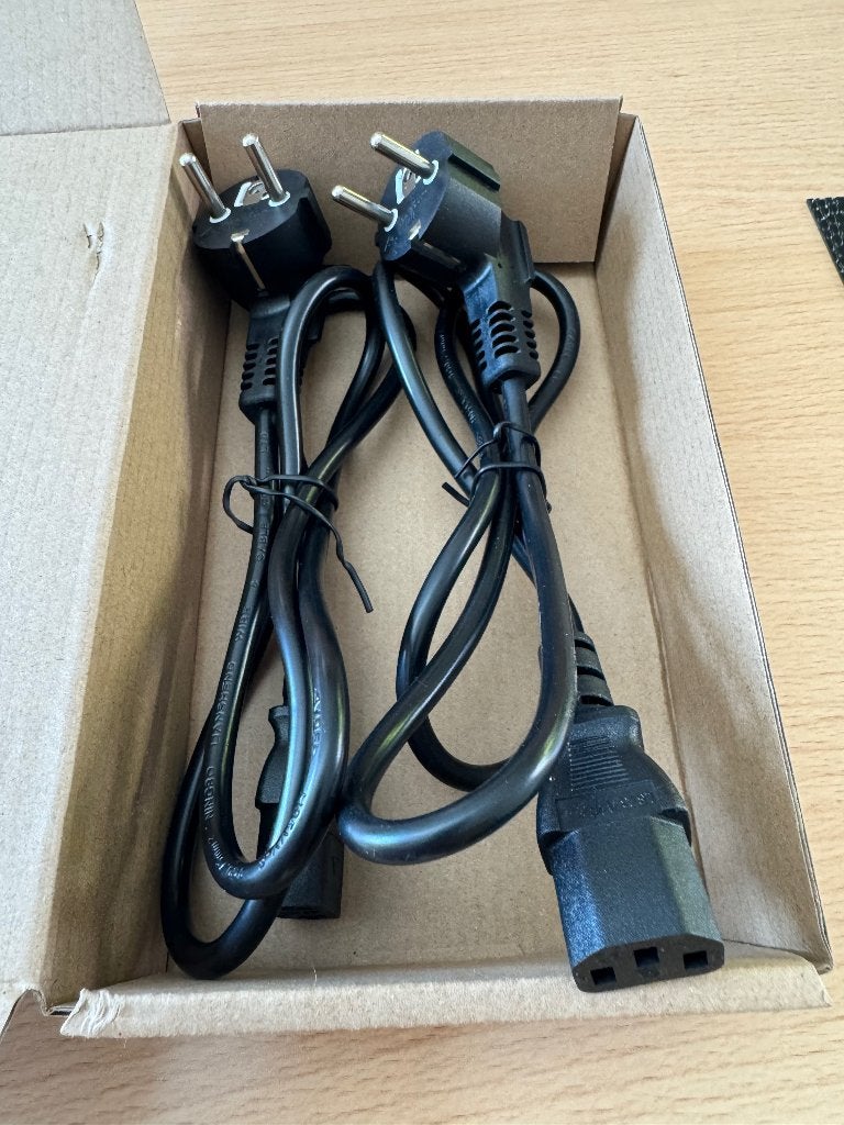 2 x Voedingskabel  ( 250V 10A ), Audio, Tv en Foto, Audiokabels en Televisiekabels, Ophalen of Verzenden, Nieuw, Minder dan 2 meter