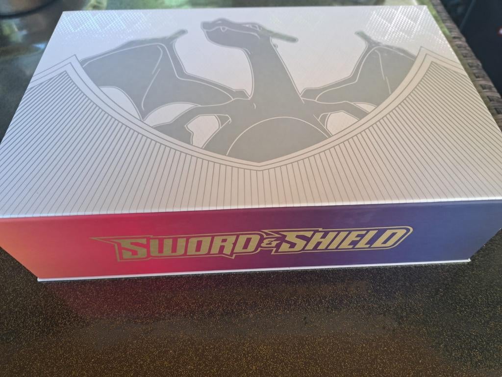 Pokemon sword en shield ultra Premium collection, Ophalen, Booster