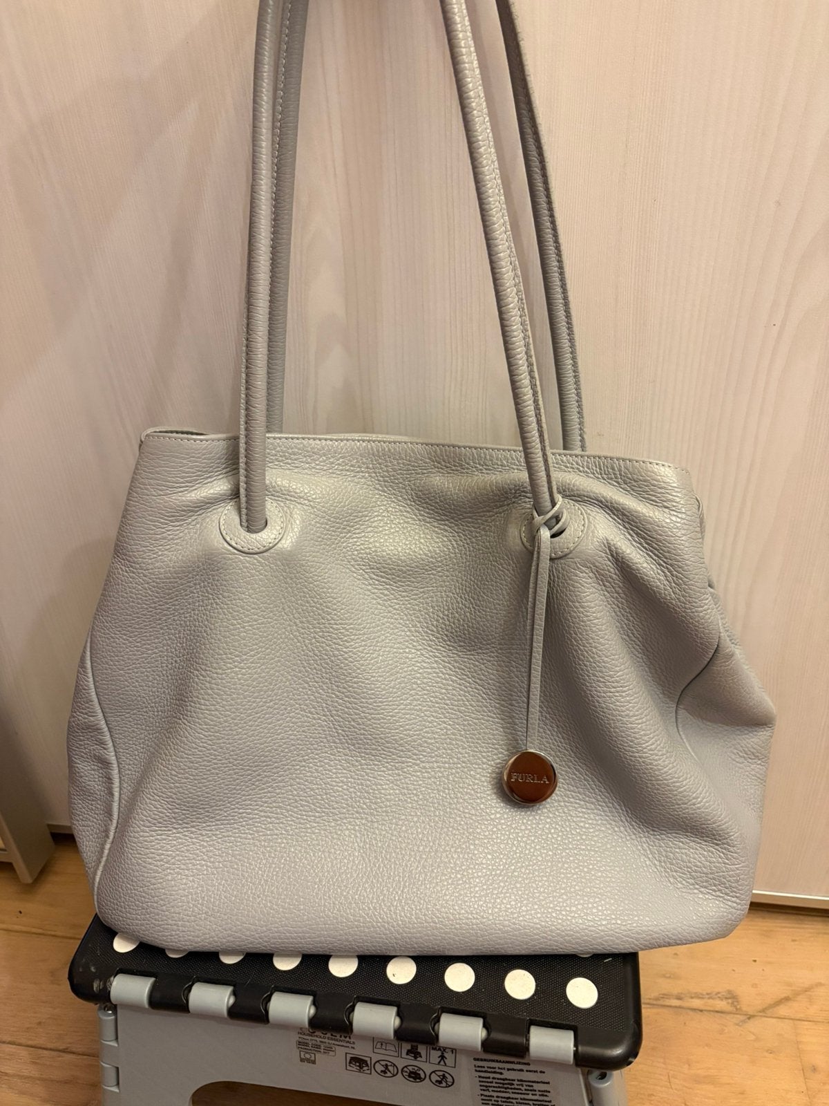 Sac cuir gris clair furla, Bijoux, Sacs & Beauté, Enlèvement, Comme neuf, Gris