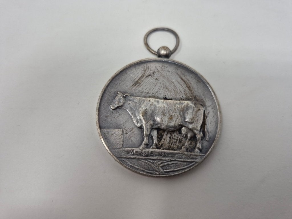 Grote landbouwmedaille – Rundvee / koe met kalf, Ophalen