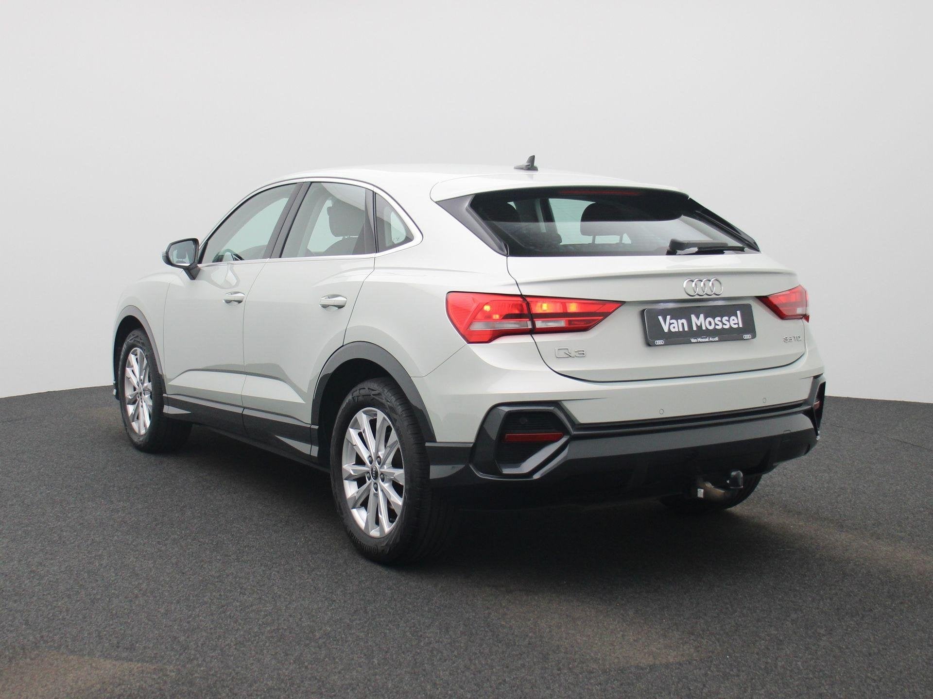 Audi Q3 Sportback 35 TDI S tronic Bus. Ed. Attraction TREKHA, Auto's, Audi, Stof, Gebruikt, 110 kW, 4 cilinders