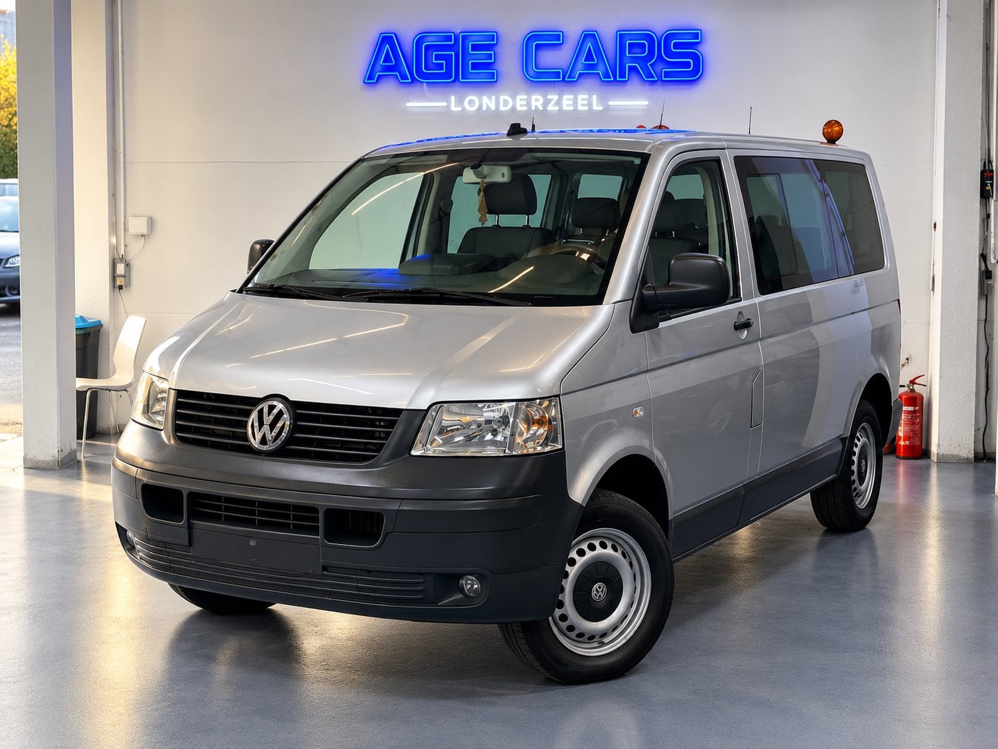 Volkswagen T5 caravelle automaat 2.5 diesel, Auto's, Automaat, Monovolume, Zwart, Leder en Stof