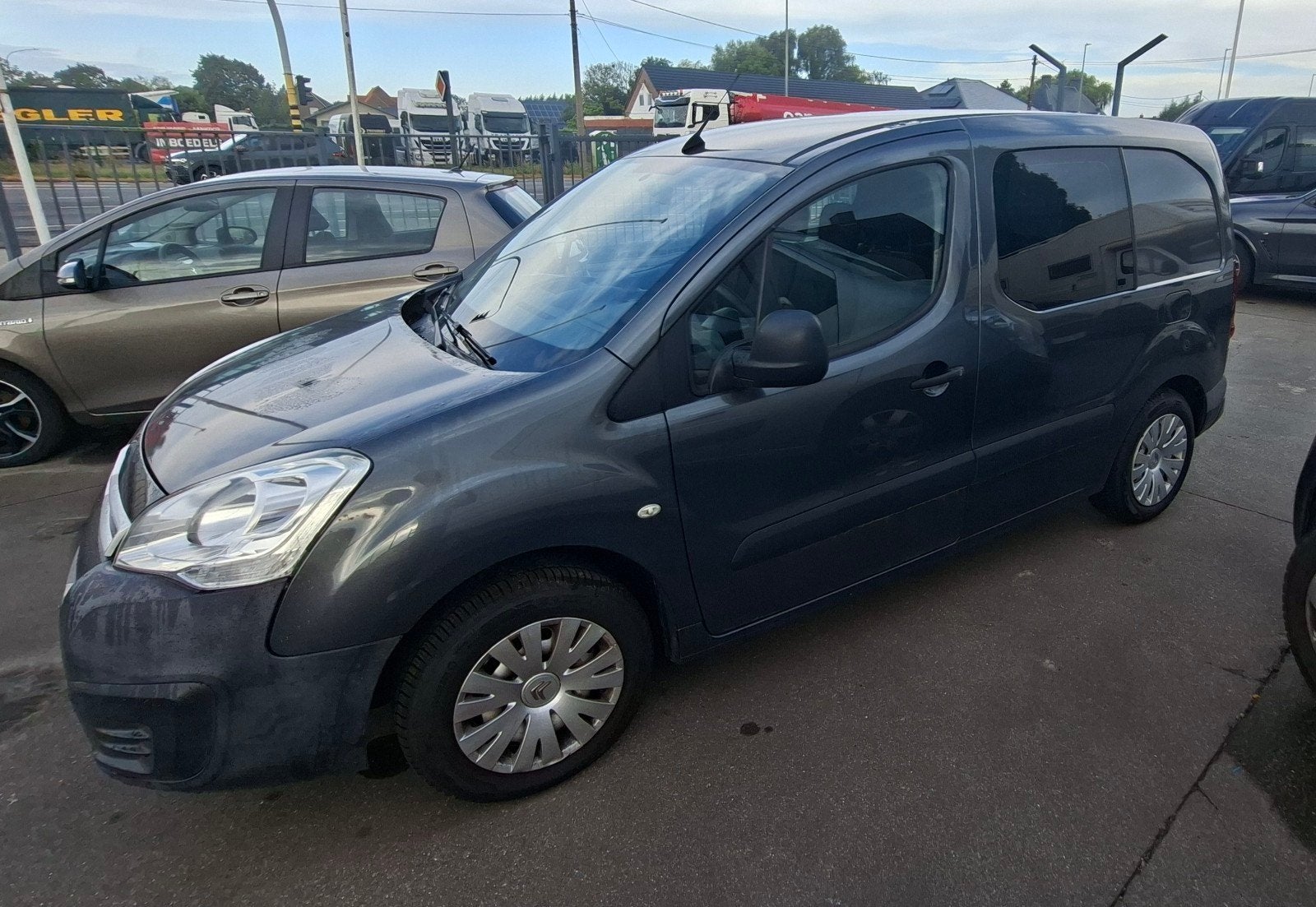 Citroën Berlingo, https://public.car-pass.be/vhr/159e8d85-8ed8-4640-910a-27038d450a56, Euro 6, 72 kW, Leder en Stof