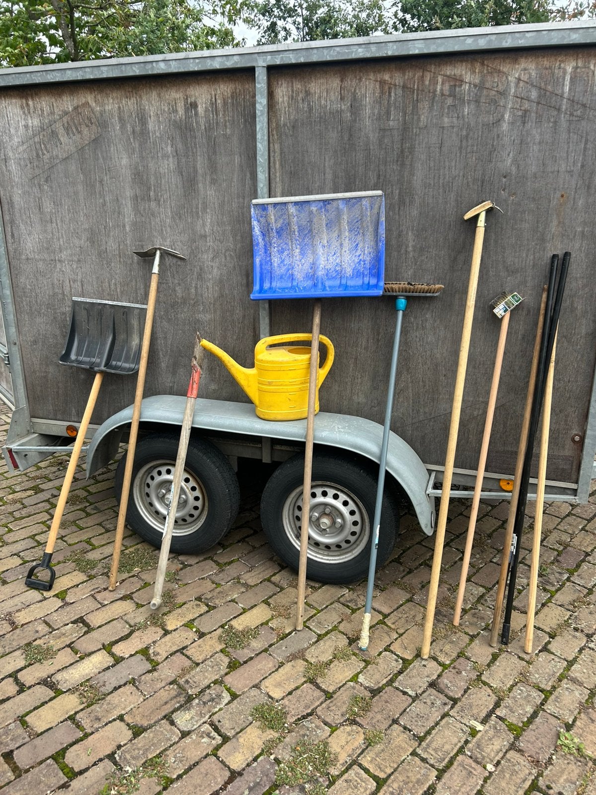 Tuin gerief, Ophalen, Zo goed als nieuw