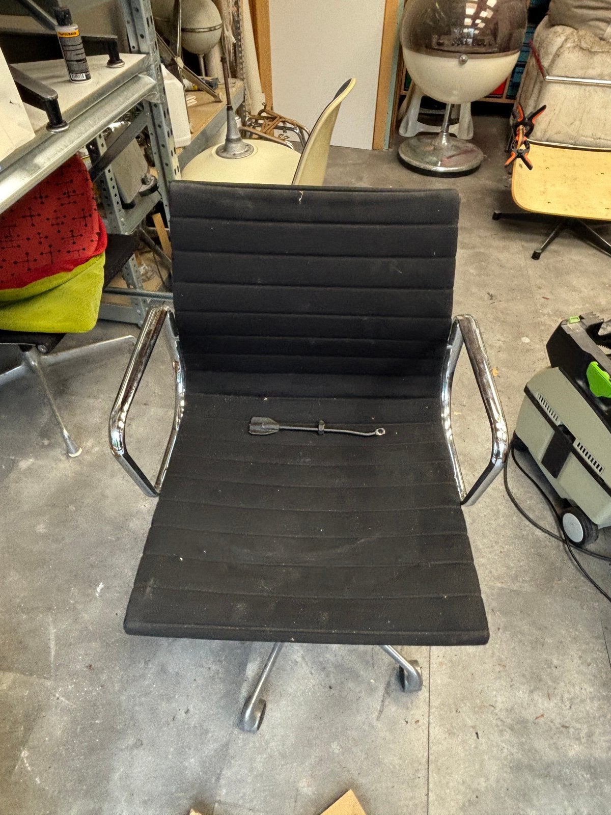 Vitra Eames EA117 noir, Enlèvement, Utilisé, Chaise de bureau