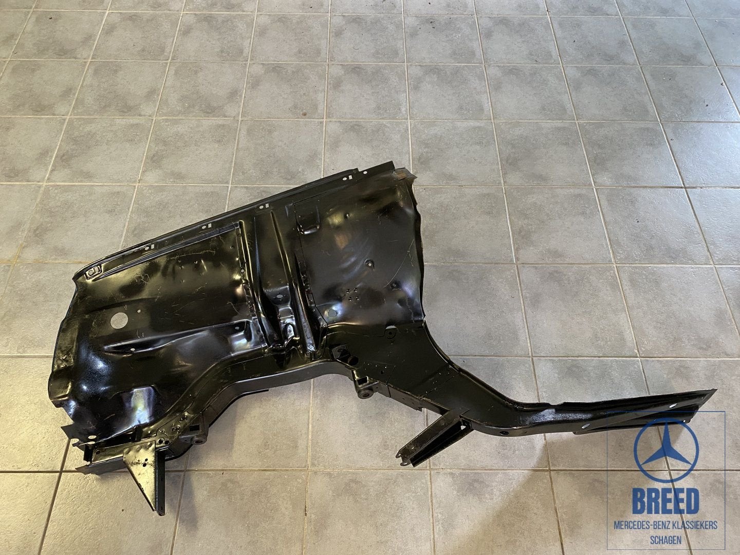 NOS wielkast links compleet voor Mercedes-Benz W114 W115 /8, Auto-onderdelen, Ophalen, -, Nieuw, Bumper
