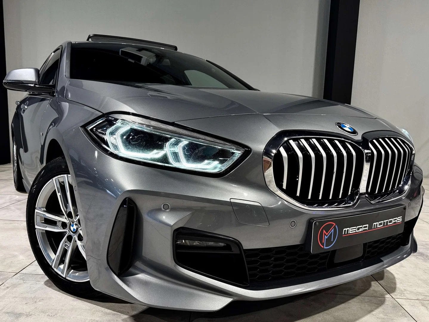 BMW 1 Serie 118 i 136CV PACK M" PANO NAVi CARPLAY CUiR SG CH, Autos, 100 kW, Argent ou Gris, Achat, Euro 6