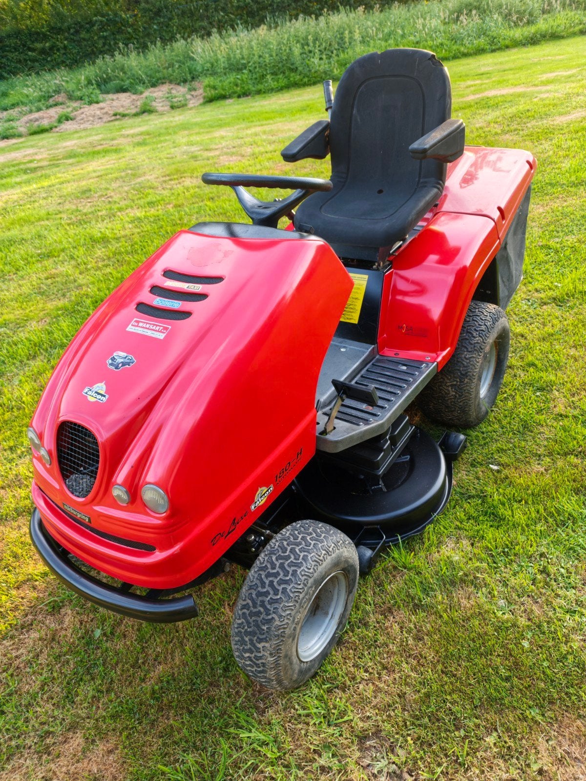 Zitmaaier Falcon 18pk V-Twin Intek hydrostatisch, Zo goed als nieuw, TORO, Opvangbak, 90 tot 120 cm