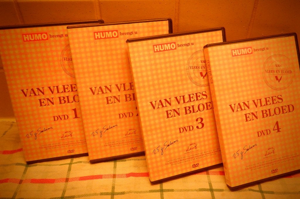 DVD Serie Van Vlees En Bloed.(4 - DVD'S ), Cd's en Dvd's, Alle leeftijden, Zo goed als nieuw, Extra's, Complete serie