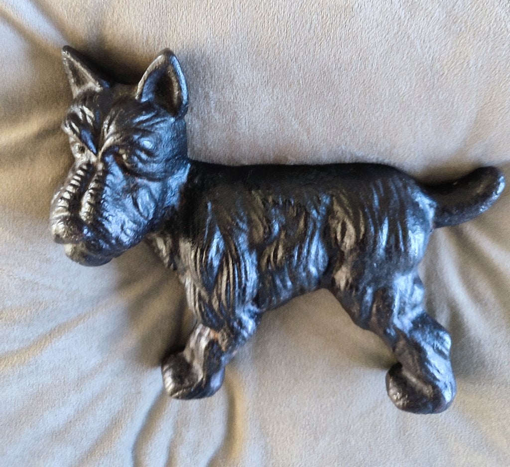 Scottish Terrier. Belle figurine murale en fonte, Enlèvement ou Envoi, Comme neuf, Animal
