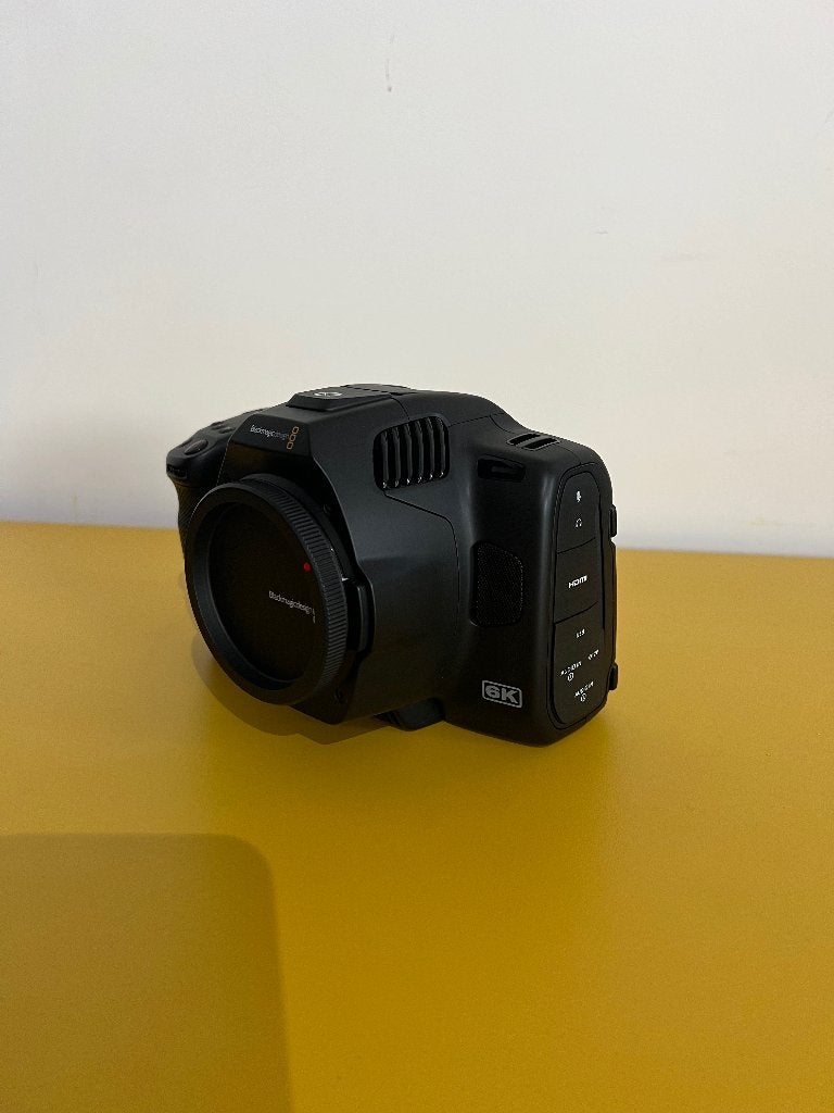 Blackmagic Pocket Cinema Camera 6K Pro (Canon EF), TV, Hi-fi & Vidéo, Enlèvement ou Envoi, Utilisé, Caméra, Autres marques