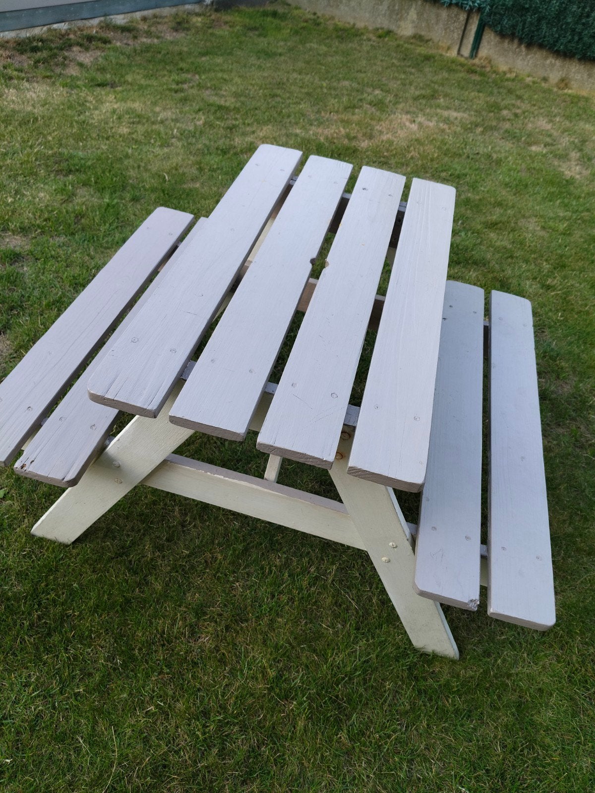 Kinderpicknicktafel, Ophalen