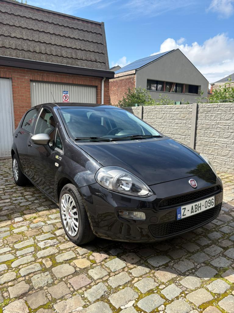 Fiat punto 1.2 benzine Young 2016 euro6b, Auto's, Voorwielaandrijving, 4 cilinders, Zwart, Bedrijf