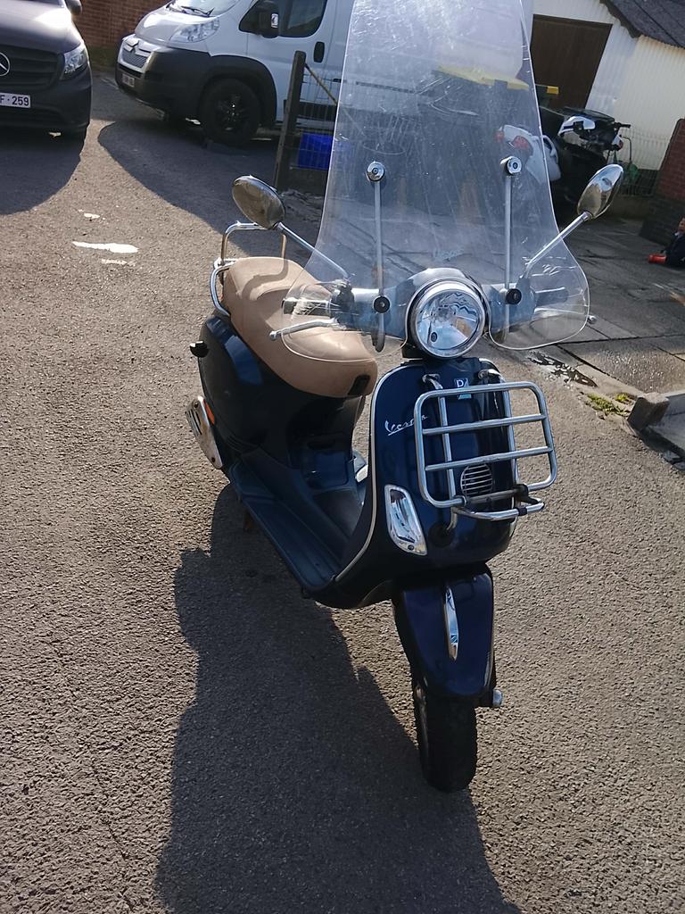 Vespa lx 50 cc, Fietsen en Brommers, Scooters | Vespa, Ophalen of Verzenden, Zo goed als nieuw, Vespa LX