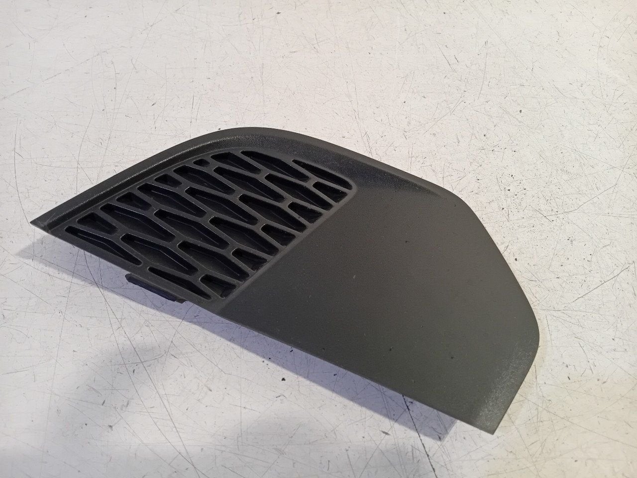 Bumperdeel links voor Land Rover Discovery, Onderdelen@venauto.nl, Van der Ven Autorecycling B.V., Ettenseweg 76, 4706 PB Roosendaal, The Netherlands