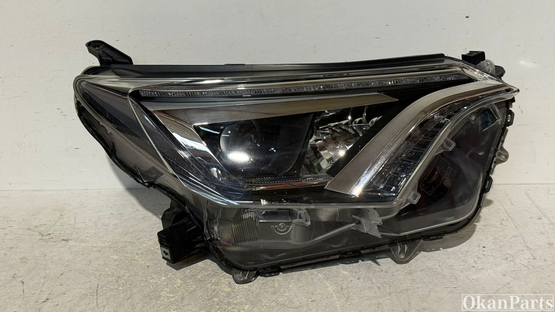 Phare droit LED pour Toyota Rav4 Facelift, Info@toyota.co.jp, Toyota Motor Corporation, Toyota-Cho 1
471-8571  Toyota City, Toyota