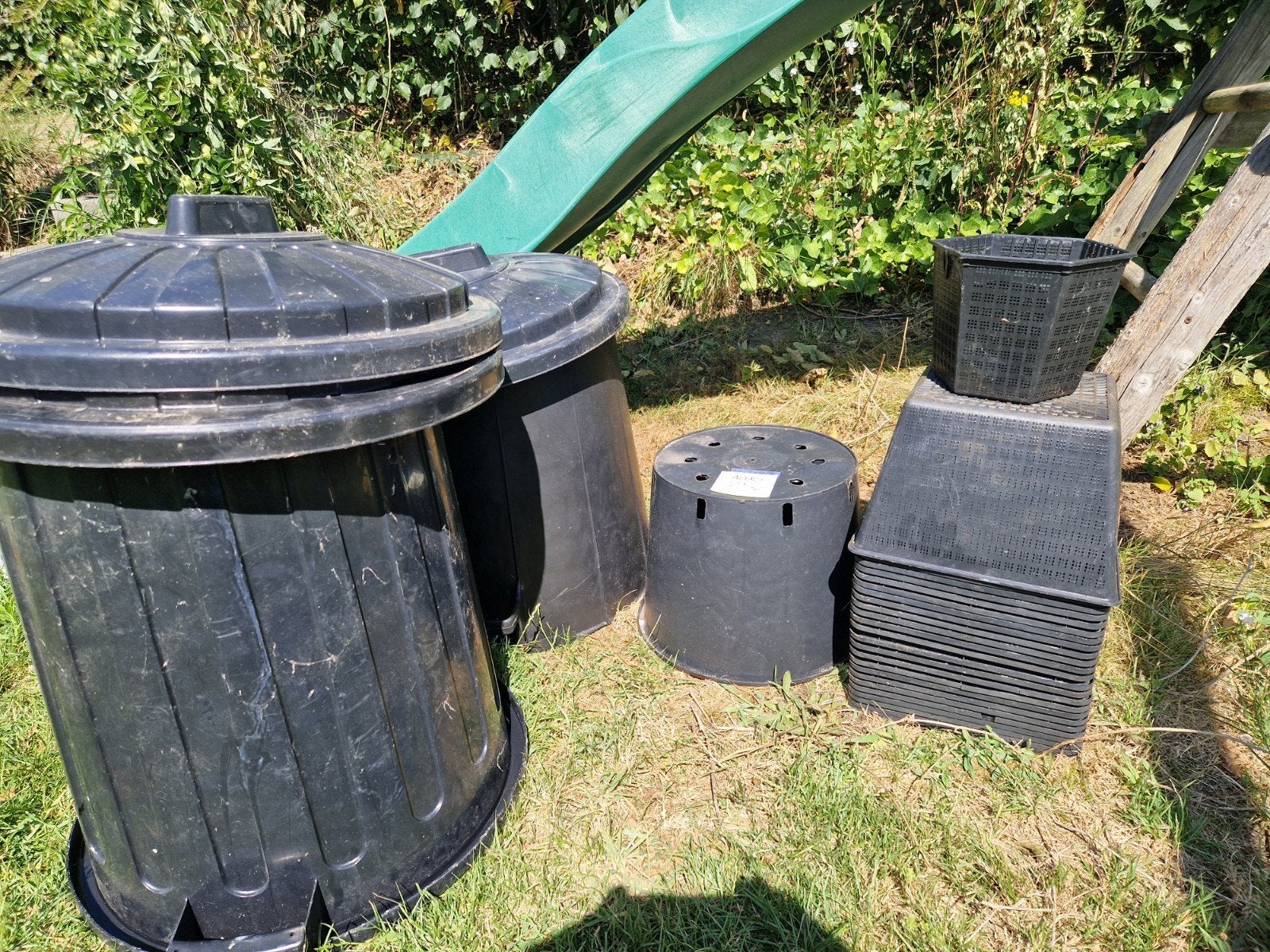 Lot vuilnisbakken en kunststof kweekbakken, Tuin en Terras, Ophalen