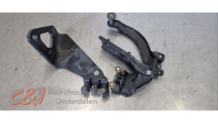 Roulette porte coulissante droite d'un Fiat Talento, -, 3 mois de garantie, Utilisé, Fiat