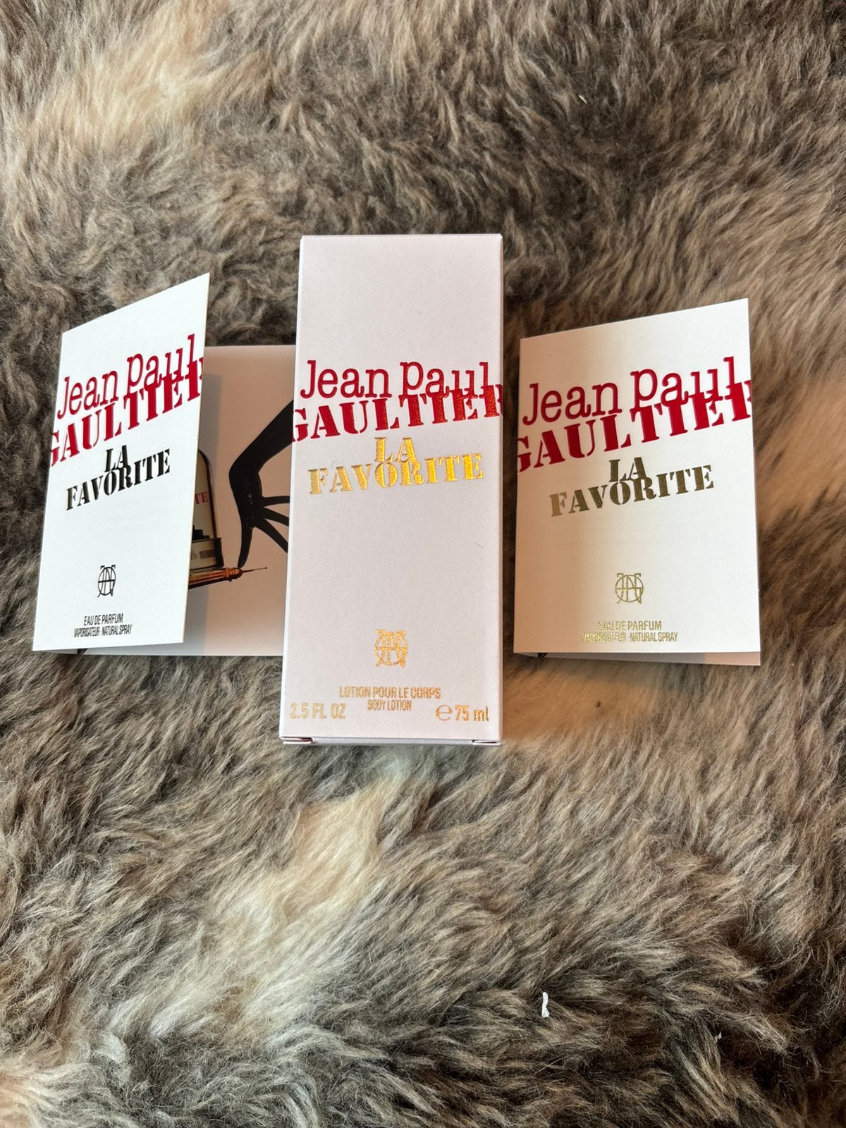 Jean paul gaultier bodylotion & 2 parfumstaaltjes, Ophalen of Verzenden, Nieuw