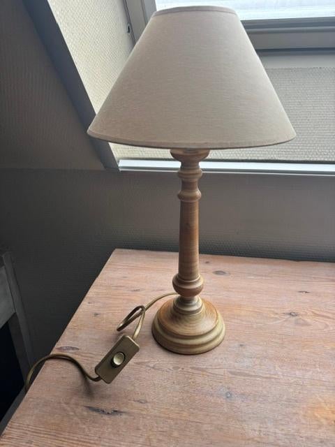 Bijna gratis tafel-lampen met houten voet, Ophalen, Nieuw, Hout