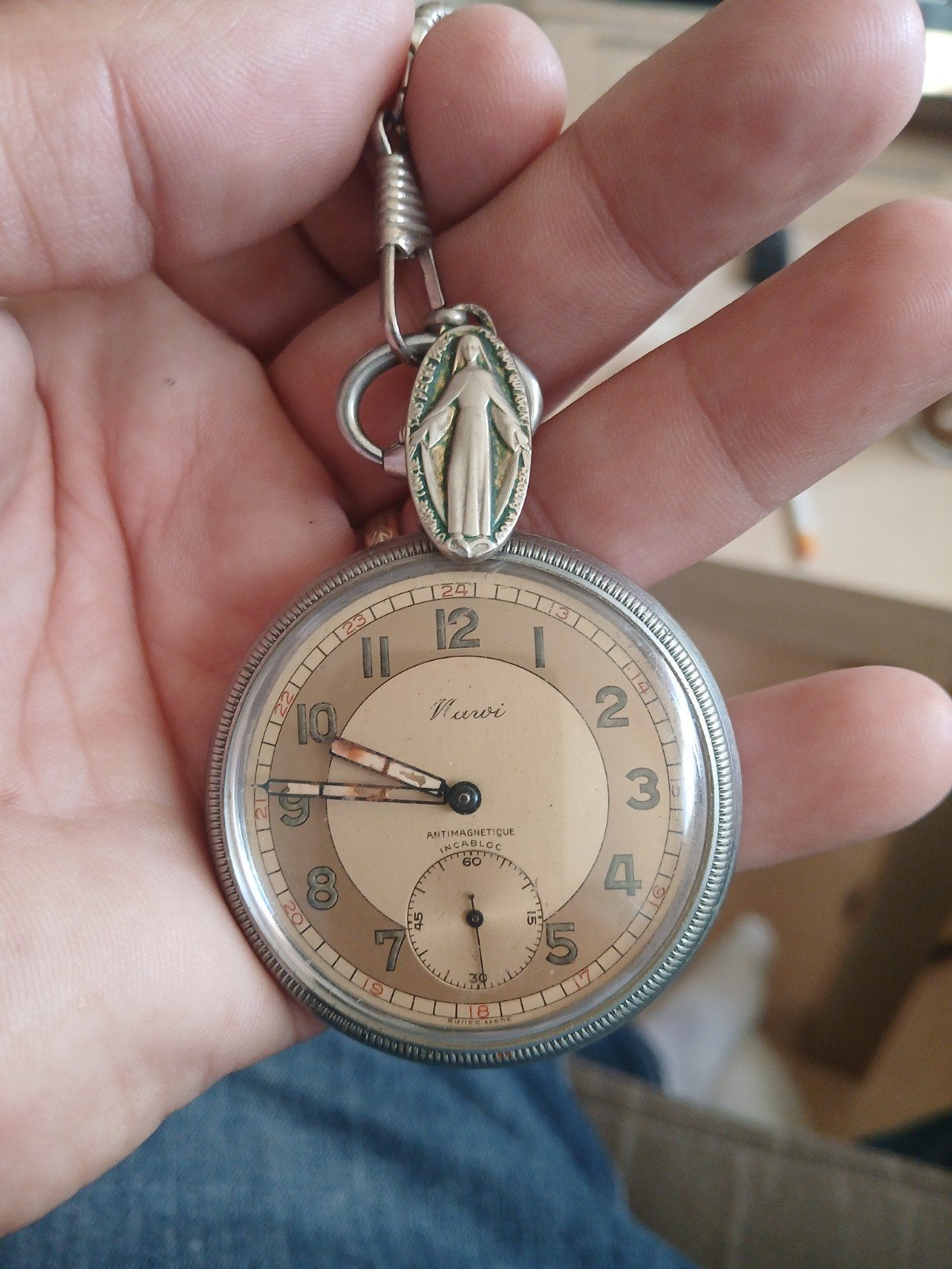 montre gousset de 1950 en état de marche, Enlèvement