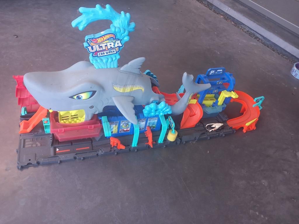 Hotwheels haai wasstraat met auto, Kinderen en Baby's, Speelgoed | Racebanen, Ophalen