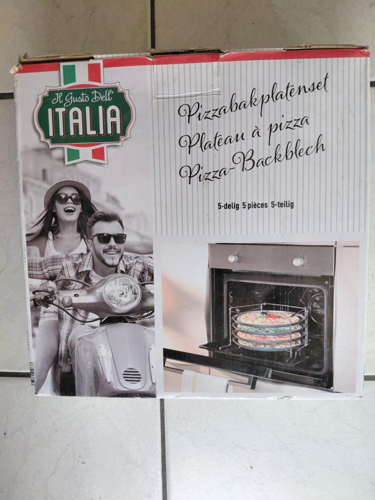 Pizzabak platenset. Tot 4 gewone pizza. Max 27,5 cm., Ophalen