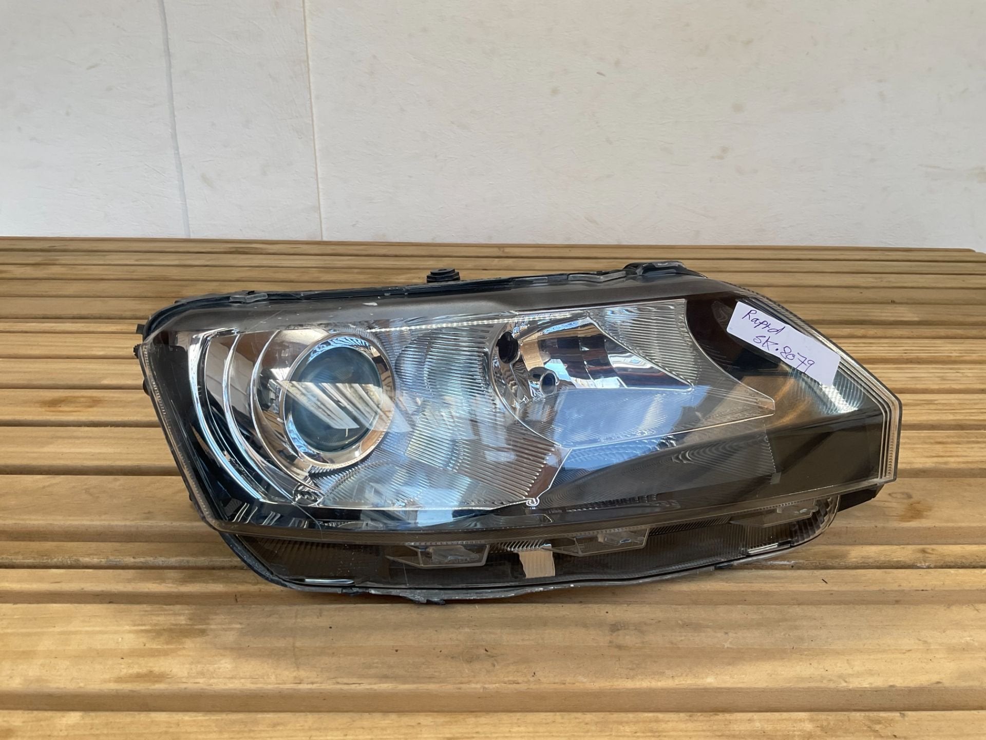 Koplamp Skoda Rapid 2013-2018 5JB941016A SK-8079, Tr. Vaclava Klementa 869
293 01  Mlada Boleslav, CZ, Skoda, Skoda Auto a.s.
