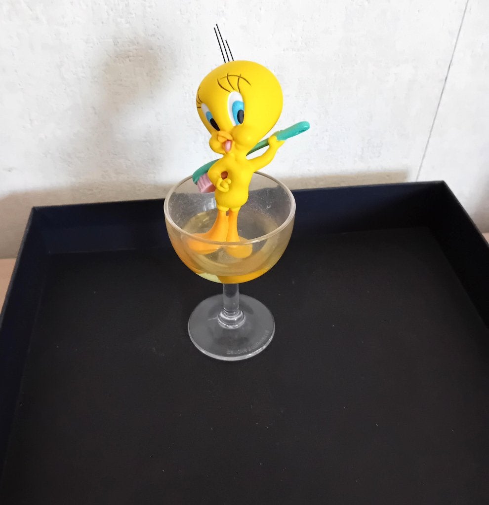 figurine TITI se baigne dans un verre à pied, Collections, Enlèvement, Comme neuf, Autres types