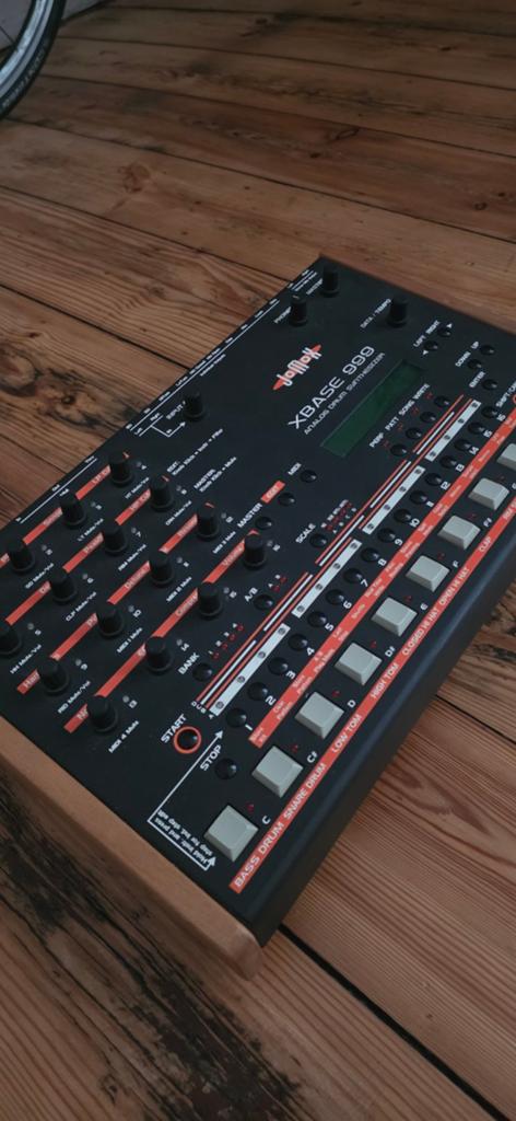 Jomox XBASE 999 Analog Drummachine, Musique & Instruments, Utilisé