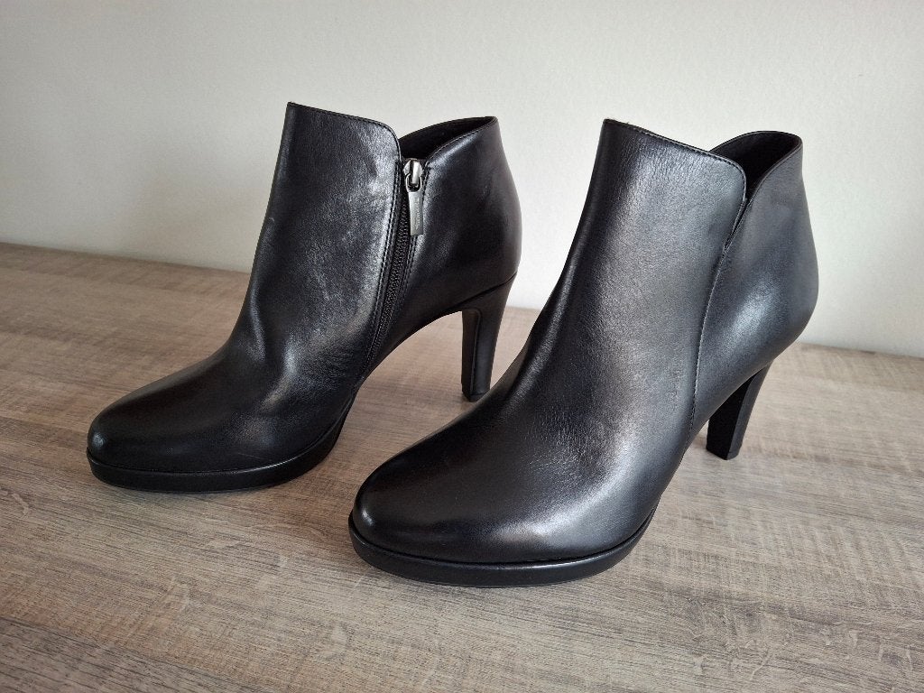 Zwarte enkellaarsjes - Tamaris - maat 39, Kleding | Dames, Schoenen, Zwart, Lage of Enkellaarzen, Nieuw, Ophalen