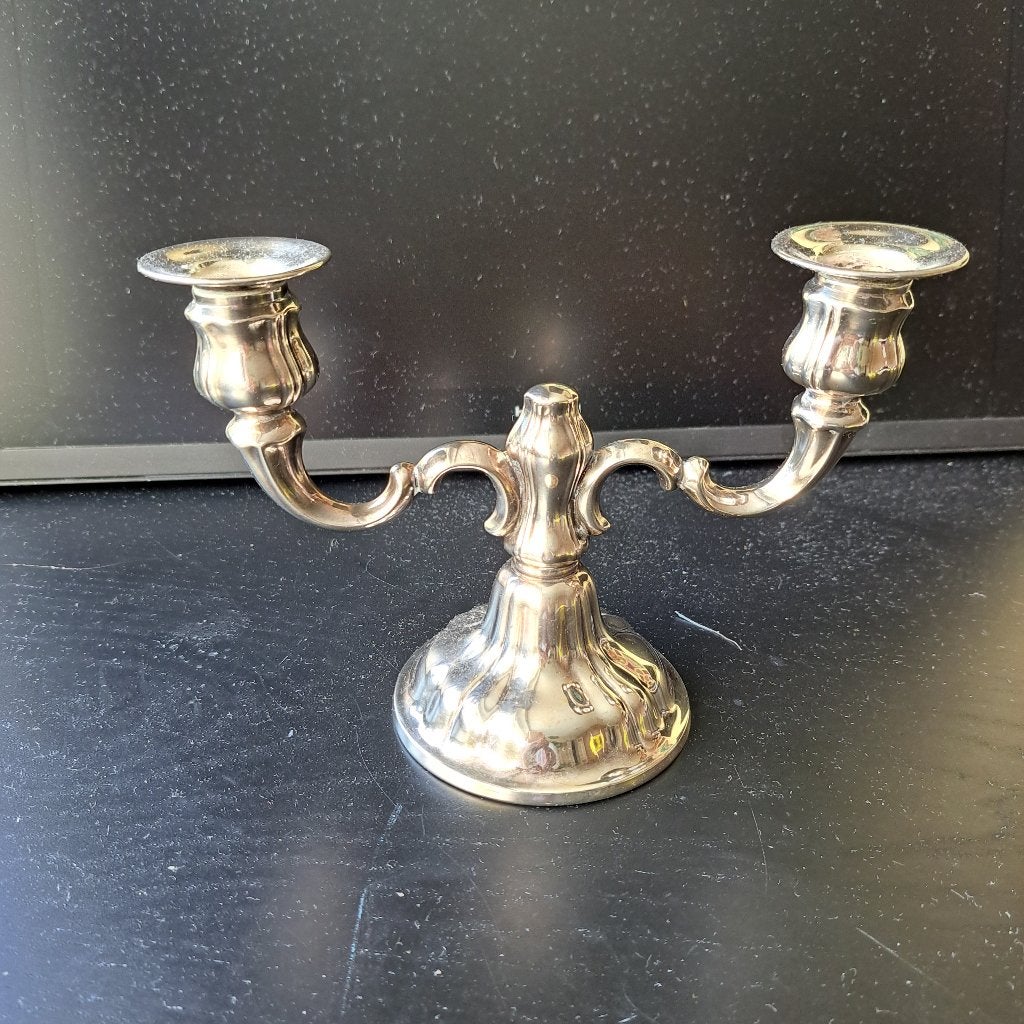 Tweearmige verzilverdekandelaar, Ophalen of Verzenden, Gebruikt, Kandelaar, 22 cm