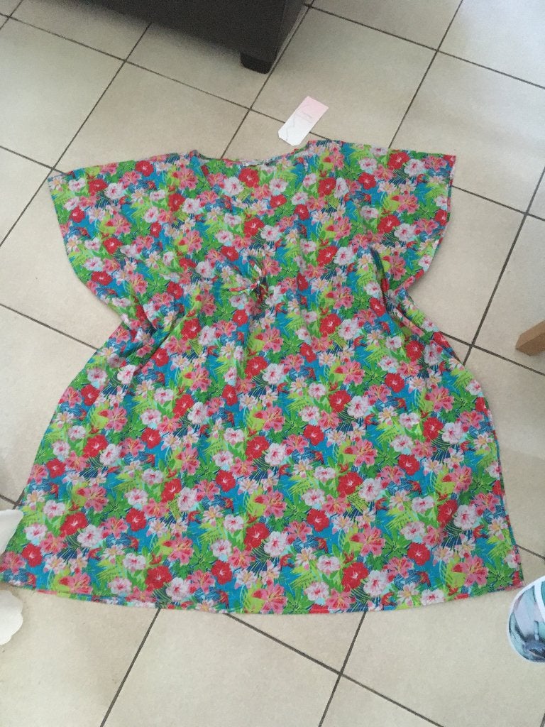 Nieuwe gebloemde strand tuniek, Kleding | Dames, Zwangerschapskleding, Ophalen of Verzenden, Nieuw, Maat 46/48 (XL) of groter