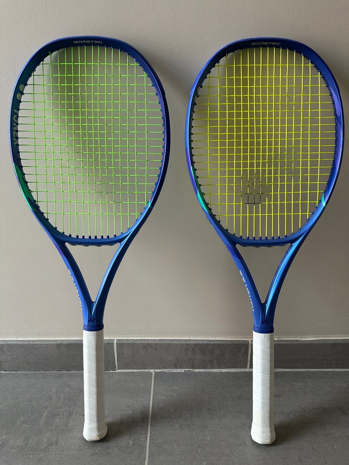 2 raquettes YONEX EZONE 98 2025, Sport en Fitness, Tennis, Zo goed als nieuw, Racket, Ophalen, L2