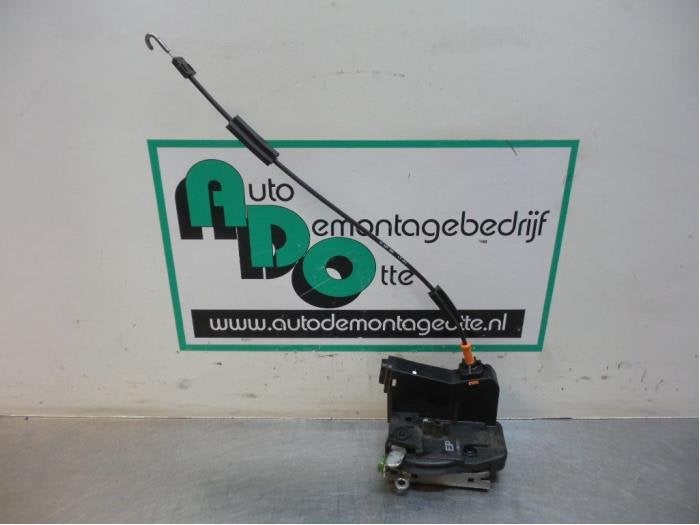 Serrure portière mécanique 4portes avant droite d'un Opel, -, Opel, Utilisé, -