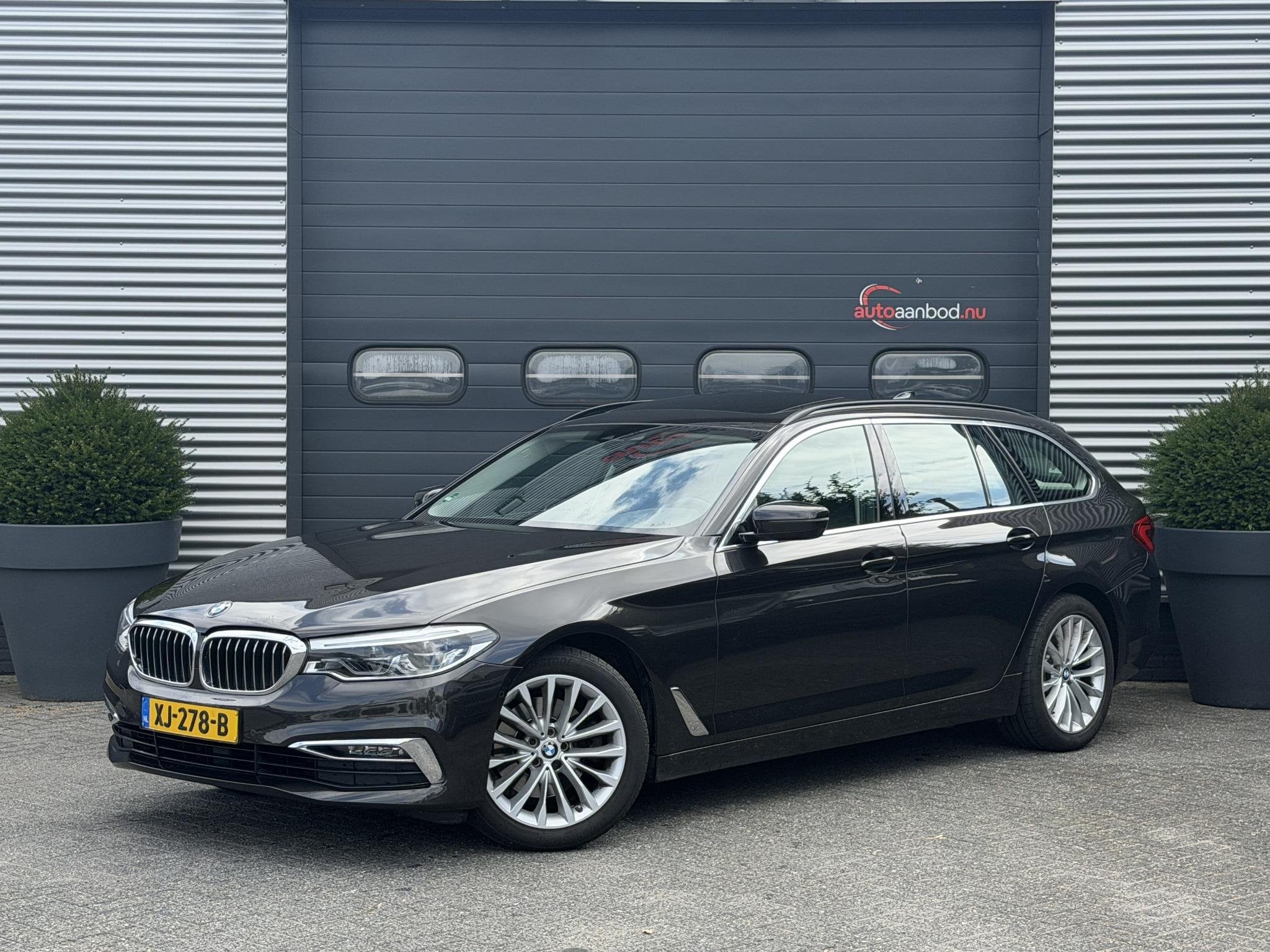 BMW 5 Serie Touring 520i Corporate Lease High Executive, Autos, Cuir, Entreprise, 2000 kg, Noir
