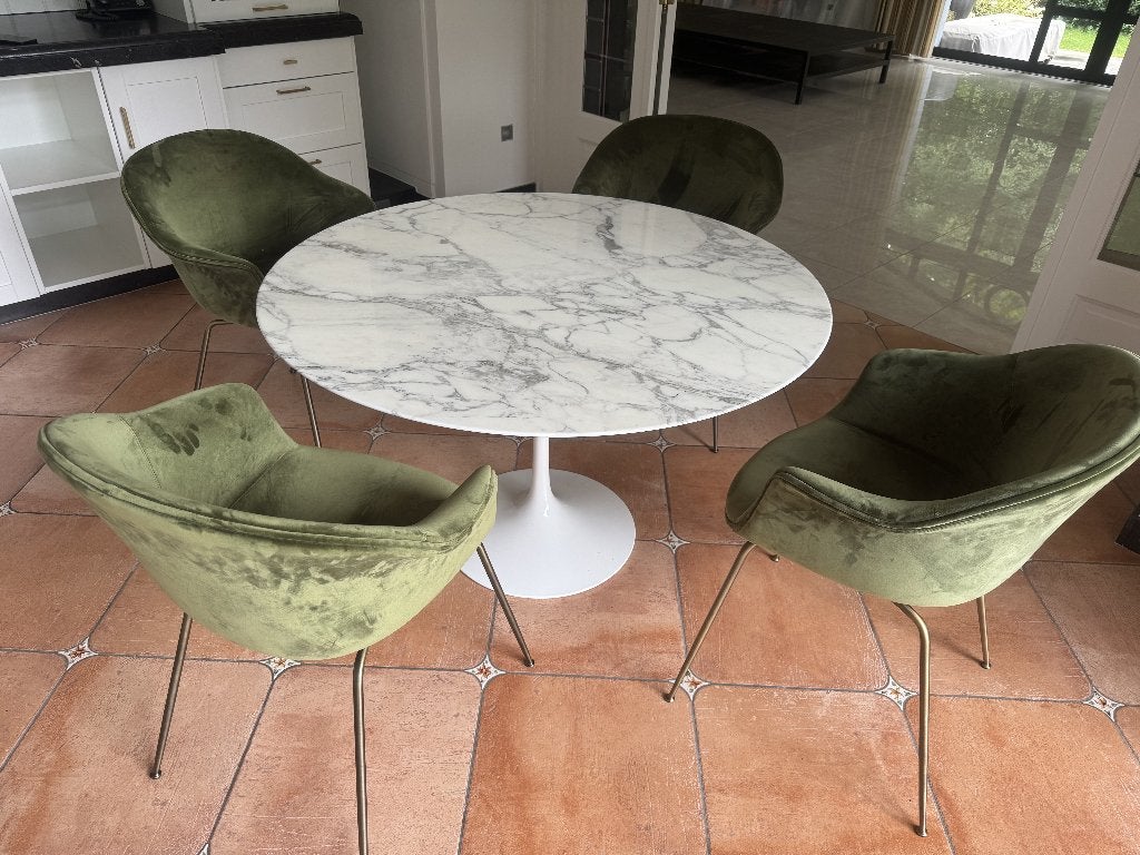 Knoll Saarinen ronde eettafel Ø120 cm – Arabescato marmer, Ophalen, Gebruikt, Rond, Vier personen